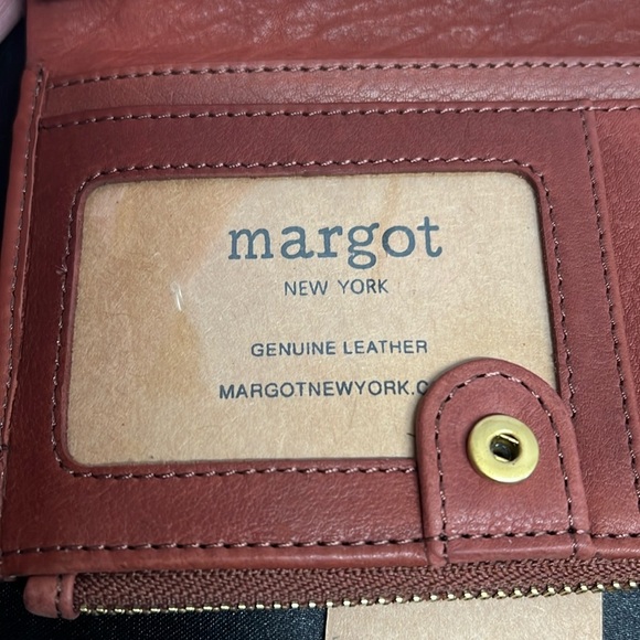 Margot New York | “Tori” Bifold Leather Wallet - Picture 3 of 14